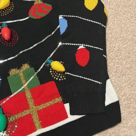 CHRISTMAS SWEATER SIZE MEDIUM - Picture 4 of 6